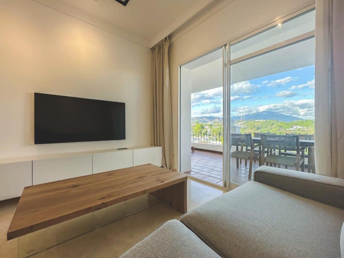 Heated Indoor Pool 2 Bed Mountain Sunset Views * Marbella